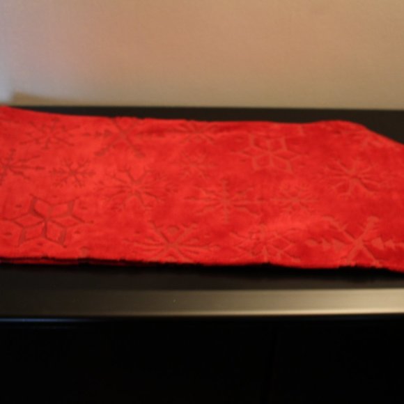 Holiday 1 Piece Red Velvet Holiday Placemats And Table Runners Nwt